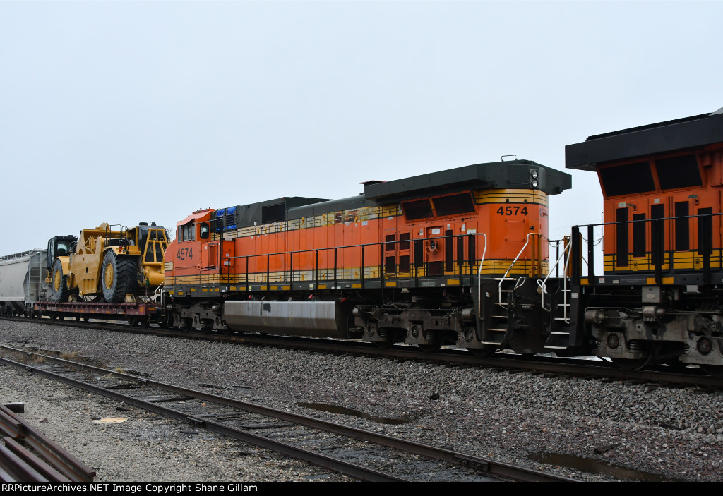 GECX 4574 Ex Bnsf dash 9.